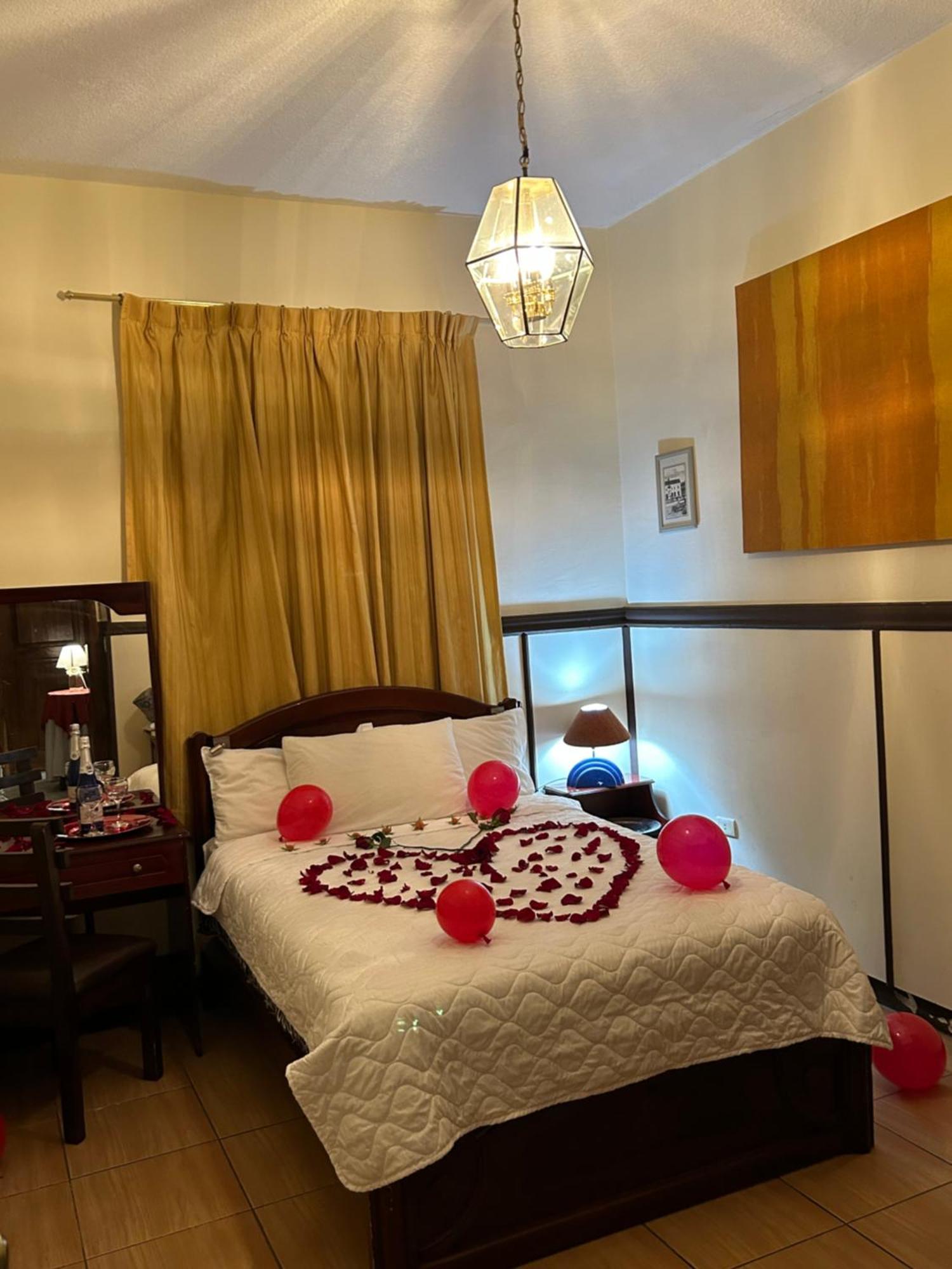 Hostal Casa Franciscana Quito Exterior photo